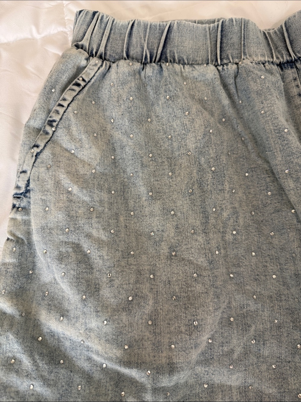 Good American Shorts Size 4 (XL) Pull on Embellished Denim Shorts